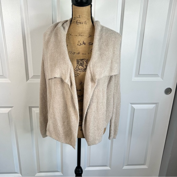 Sz S Barefoot Dreams NWOT $110 MSRP CozyChic Lite Creme Shawl Cardigan - Picture 3 of 9